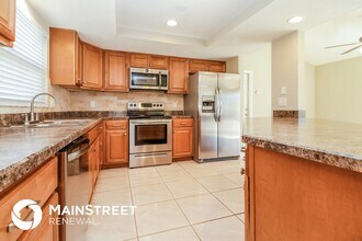 9351 Dresden Ln in Port Richey, FL - Building Photo - Building Photo
