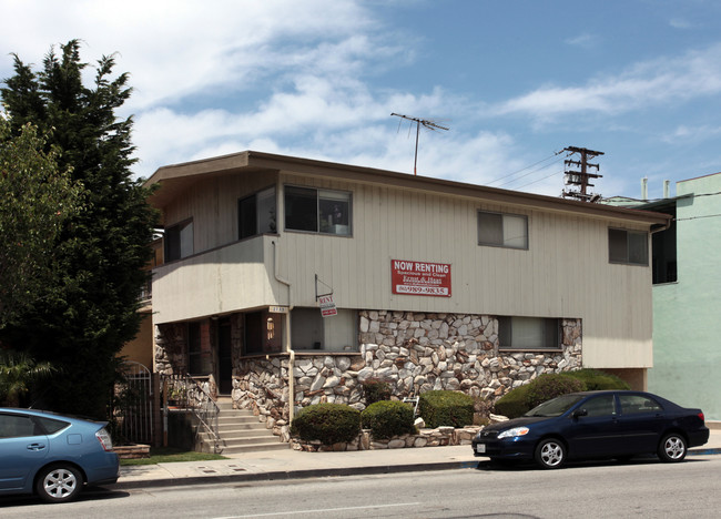 2735 E Broadway in Long Beach, CA - Building Photo - Building Photo