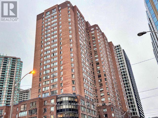 633-1633 Bay St. in Toronto, ON - Building Photo - Building Photo