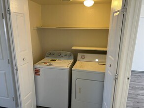 6553 McRae Ave in Las Vegas, NV - Foto de edificio - Building Photo