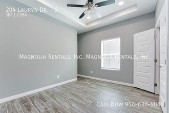204 Lauryn Dr, Unit 2 in San Juan, TX - Foto de edificio - Building Photo