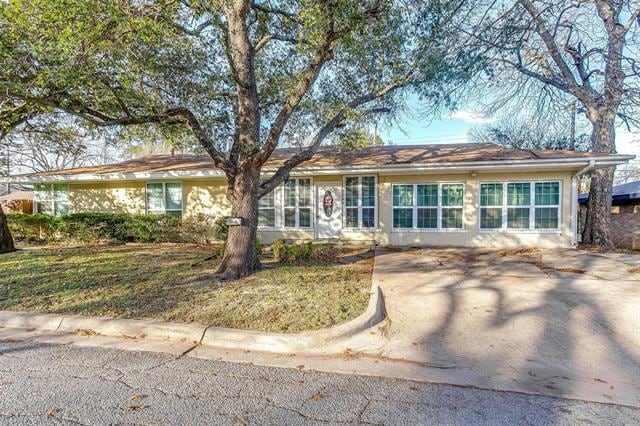 3244 Lubbock Ave