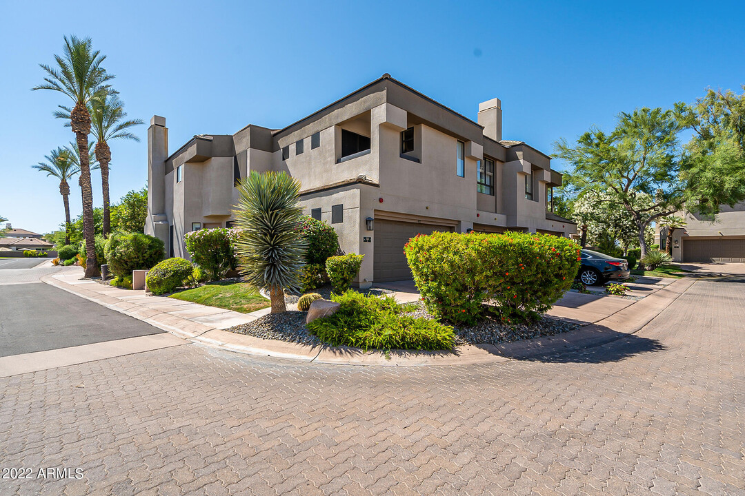 7400 E Gainey Club Dr in Scottsdale, AZ - Foto de edificio