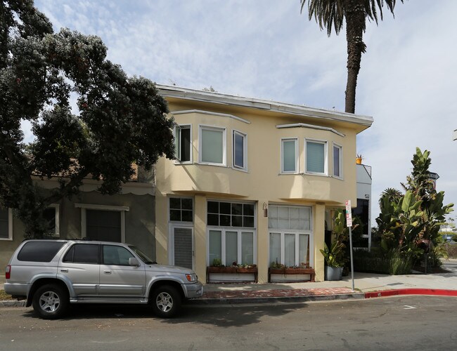159 Hollister Ave in Santa Monica, CA - Foto de edificio - Building Photo