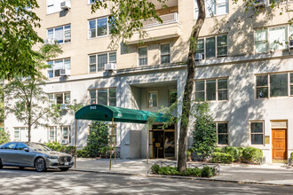 945 Fifth Ave in New York, NY - Foto de edificio - Building Photo