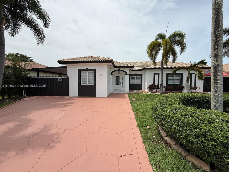 1407 SE 6th St in Homestead, FL - Building Photo
