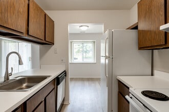 Laketree in Waterford, MI - Building Photo - Interior Photo