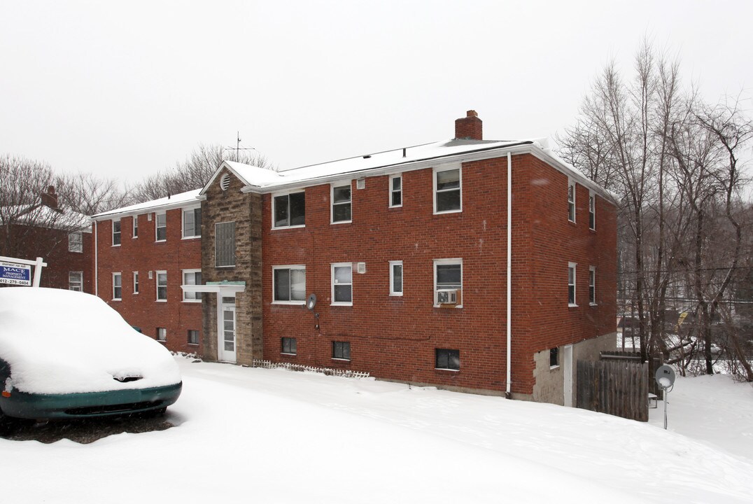 776 Cooke Ln in Pittsburgh, PA - Foto de edificio