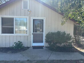 2615 Alton Ln in Santa Rosa, CA - Foto de edificio - Building Photo