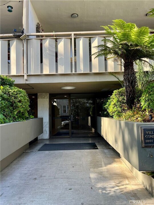 11044 Ophir Dr in Los Angeles, CA - Building Photo