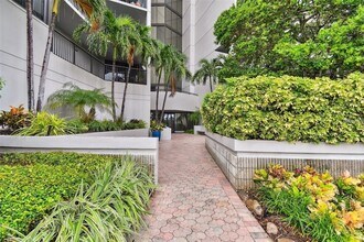 1600 Gulf Blvd, Unit 1016 in Clearwater, FL - Building Photo - Building Photo