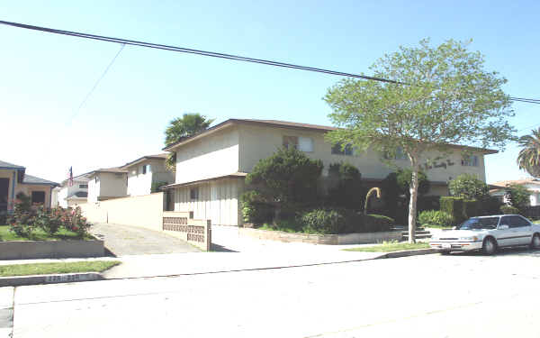 222 E Hellman Ave in Monterey Park, CA - Building Photo