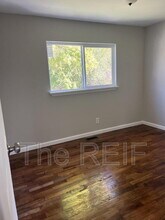 5520 Bermuda Ln in Flint, MI - Building Photo - Building Photo