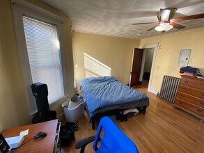 221 Holland St, Unit 2 in Somerville, MA - Foto de edificio - Building Photo