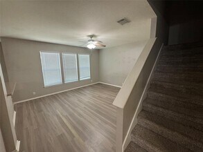 219 Hiver St in Kyle, TX - Building Photo - Building Photo