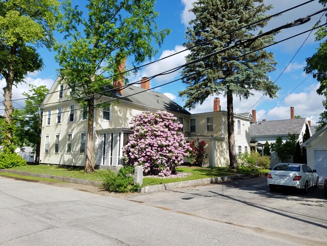 9 Abbott St, Unit 1st Floor in Nashua, NH - Building Photo - Building Photo