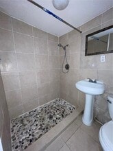 1060 NW 47th St in Miami, FL - Building Photo - Building Photo