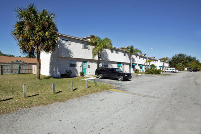 Wagon Trail Apartments in Port Richey, FL - Building Photo - Building Photo