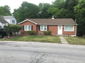 19 Poplar St in Poughkeepsie, NY - Building Photo