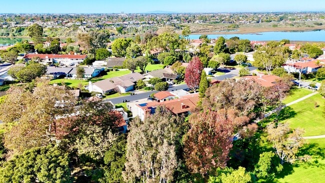 425 Vista Flora in Newport Beach, CA - Building Photo - Building Photo