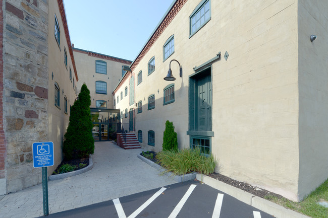 Grant Mill in Providence, RI - Foto de edificio - Building Photo