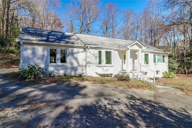 60 Hardeman Rd in Atlanta, GA - Foto de edificio - Building Photo