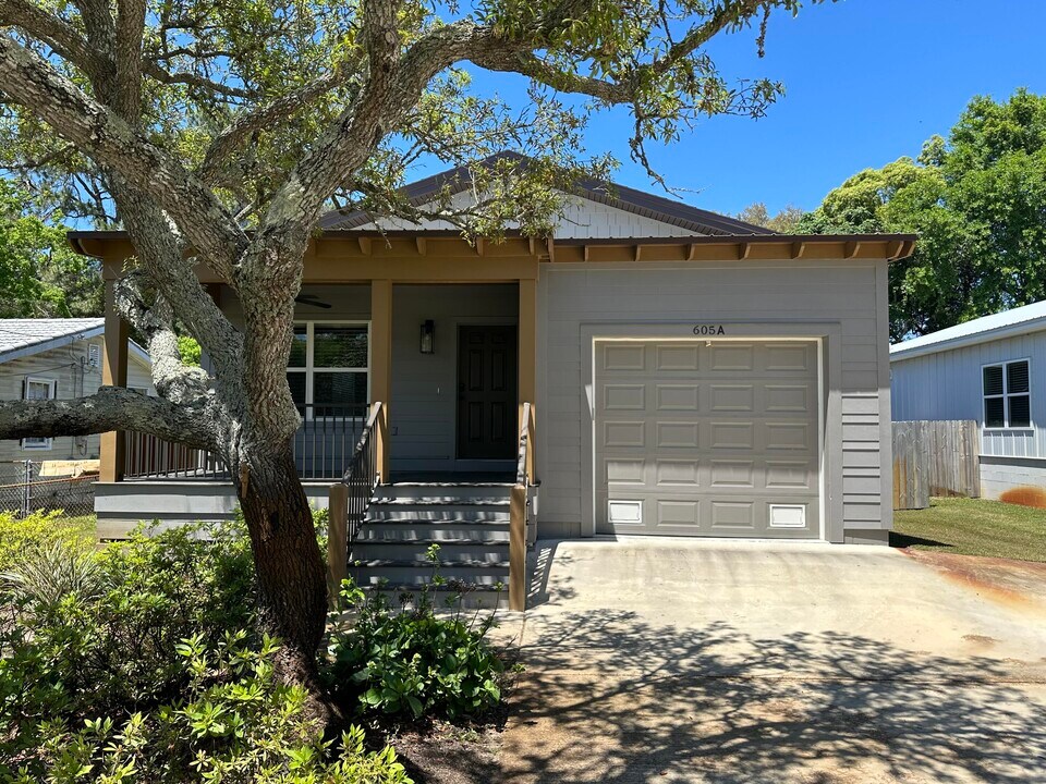 605 3rd St in Destin, FL - Building Photo