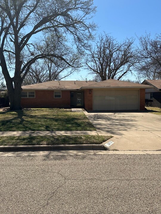 3813 29th St in Lubbock, TX - Foto de edificio