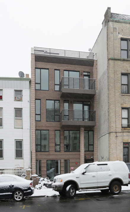 162 Monroe St in Brooklyn, NY - Building Photo