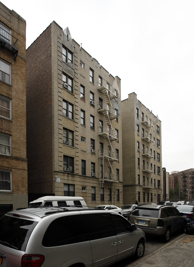 608-610 W 196th St in New York, NY - Building Photo - Building Photo