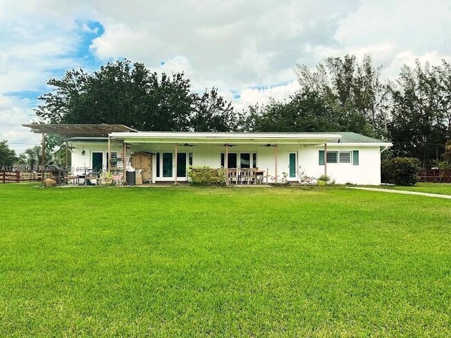 17300 SW 48th St in Southwest Ranches, FL - Building Photo - Building Photo