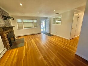204 Hartford St in Natick, MA - Building Photo - Building Photo