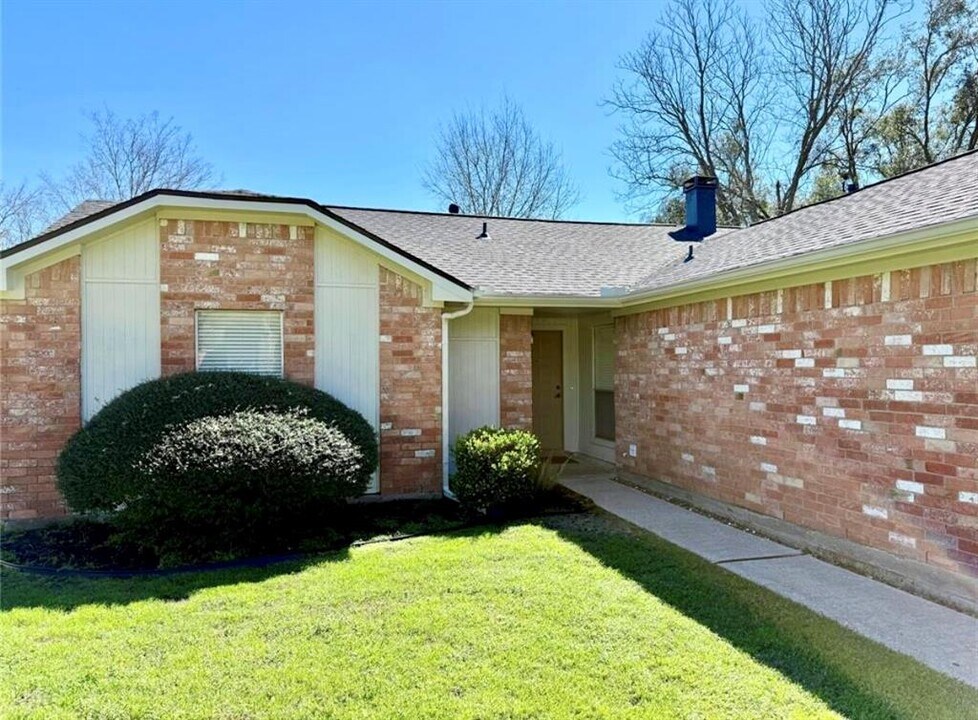 1403 Valley Landing Dr in Katy, TX - Building Photo
