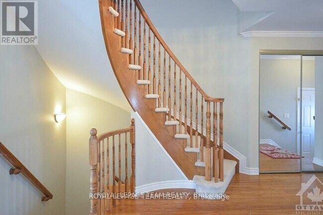 293 Forestbrook St in Ottawa, ON - Building Photo - Building Photo