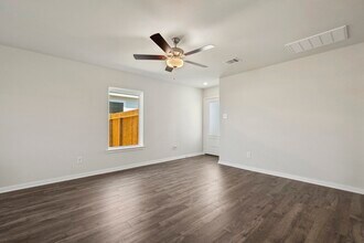 10402 Red Cardinal Dr in Cleveland, TX - Building Photo - Building Photo