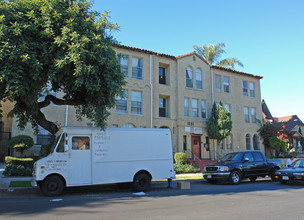 1131 S Bronson Ave in Los Angeles, CA - Building Photo - Building Photo