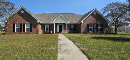 104 Huntington Dr in Headland, AL - Foto de edificio - Building Photo