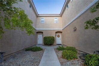 251 S Green Valley Pkwy in Henderson, NV - Building Photo - Building Photo