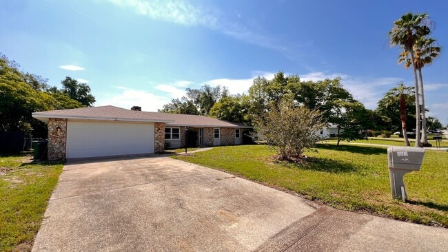 1073 Leeward Dr in Deltona, FL - Building Photo - Building Photo