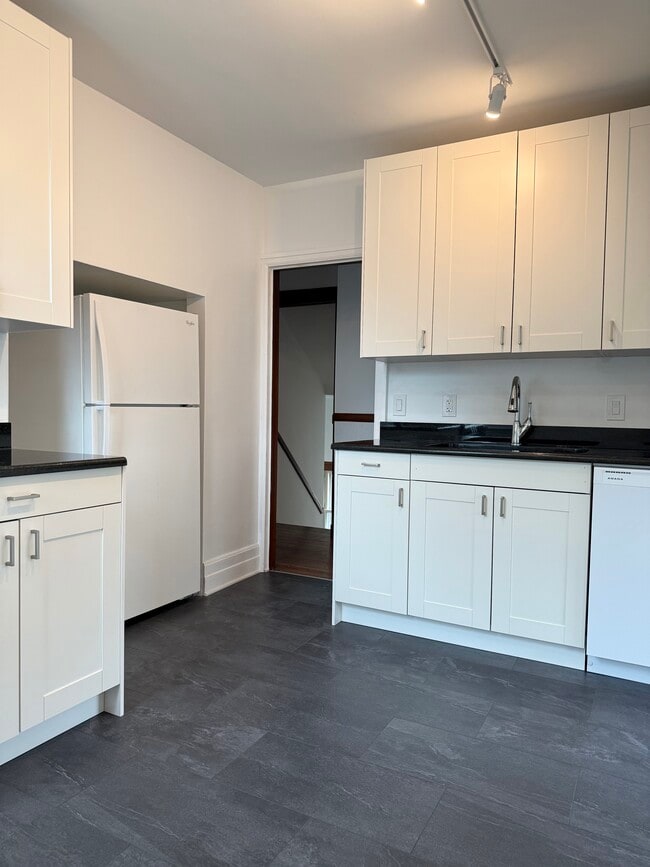 1319 Maryland St, Unit 2 in Grosse Pointe Park, MI - Building Photo - Building Photo
