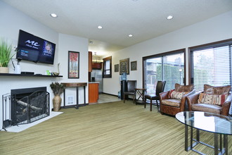 Sunset Park Apartments in Seattle, WA - Building Photo - Interior Photo