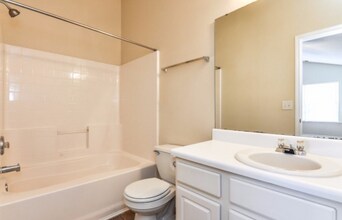 3051 Bracey Pl in Raleigh, NC - Foto de edificio - Building Photo