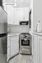 343 E 51st St in New York, NY - Building Photo - Building Photo