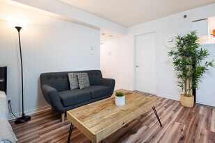 1206 Rue Sanguinet, Unit SI ID1261766P in Montréal, QC - Building Photo