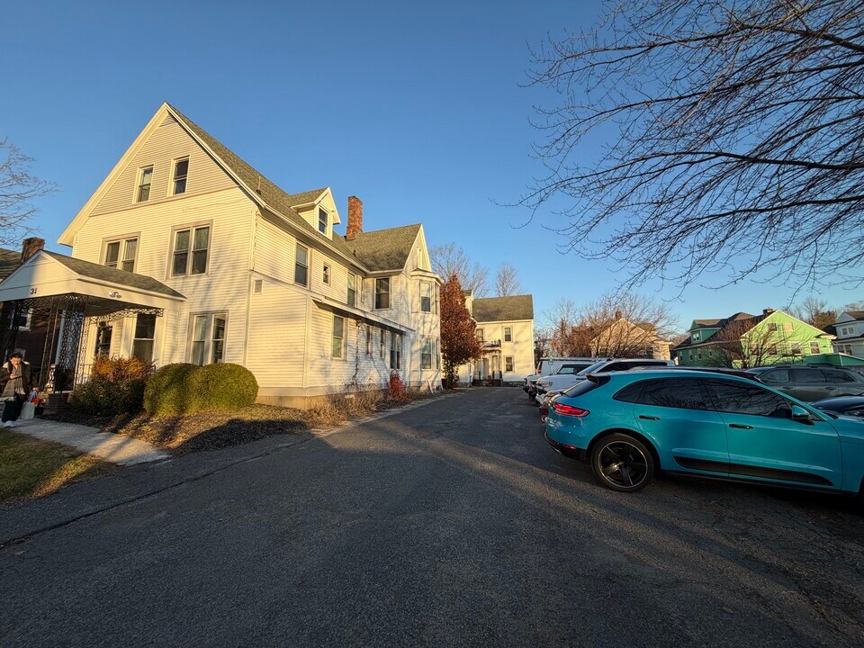 31 Weller Ave, Unit 31 wendall ave in Pittsfield, MA - Building Photo