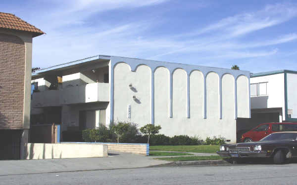 12231 Pacific Ave in Los Angeles, CA - Building Photo