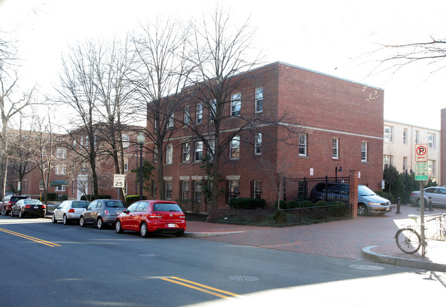 2530 Q St NW in Washington, DC - Building Photo - Building Photo