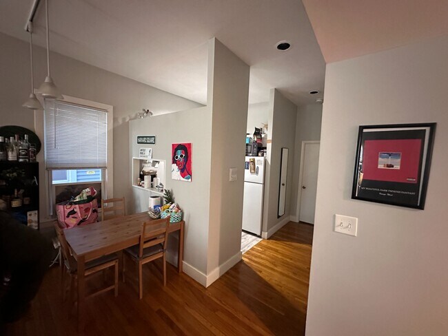 216 Columbia St, Unit #218 in Cambridge, MA - Foto de edificio - Building Photo