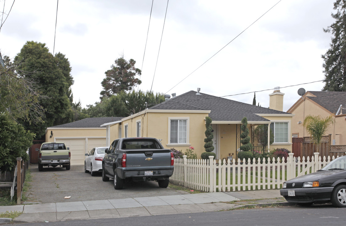 333-335 Redwood Ave in Redwood City, CA - Building Photo