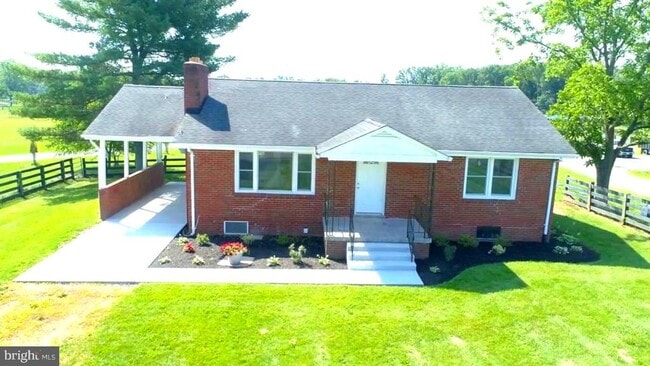 property at 43129 Lucketts Rd
